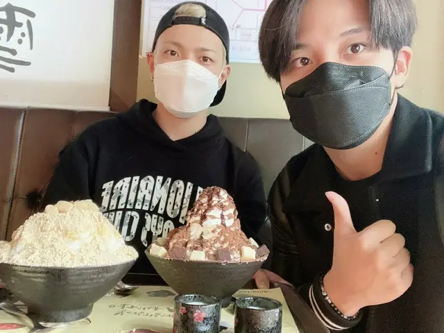 [T Official] ATEEZ, [#Jungho] The shaved ice that Jin Hong Joong bought afterlosing a bet is delicio