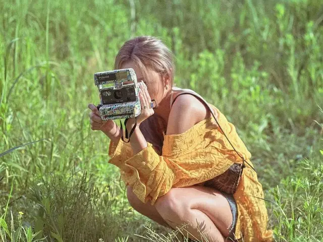 HwaSa berbicara tentang fotografi lapangan di hutan. ..
