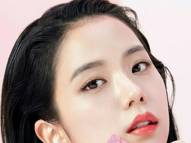 BLACKPINK Jisoo, photos from Harper's BAZAAR Korea.