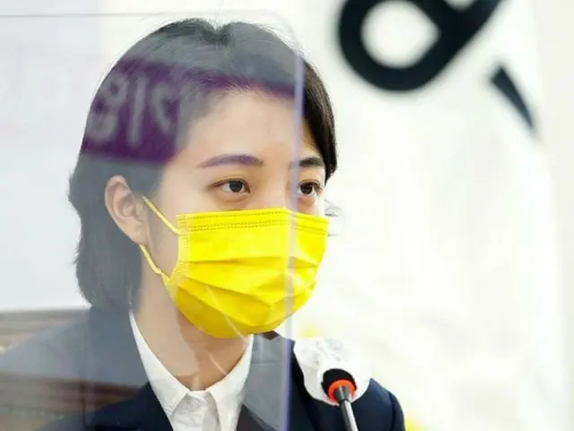Kritik mengalir ke anggota Partai Keadilan Liu Haozhen, yang mengunggah foto Jun