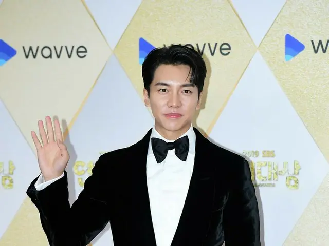 Baru-baru ini, aktor independen Lee Seung-ki menandatangani kontrak manajemen de