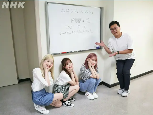 Tiga foto Miyawaki Sakura IZONE, Yabuki Nako, Honda Hitomi, dan IZONE telah diri
