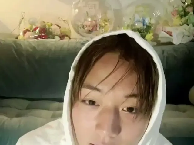 Dari #WannaOne #Park Ji Hoon langsung mengirim pesan SNS ke Yo, medali pertama O