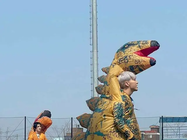 [JT official] SEVENTEEN, RT pledis_17: [17'S Hoshi] Dinosaur Brother Excelz Haha