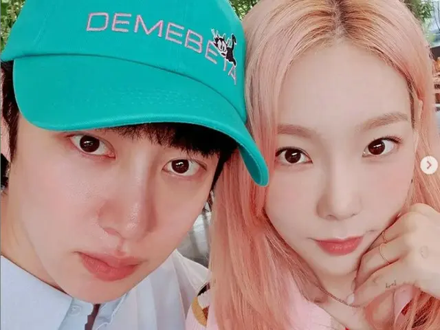 Dua foto kontak dekat dengan Heechul (SUPER JUNIOR) dan Taeyeon (Girls' Generati