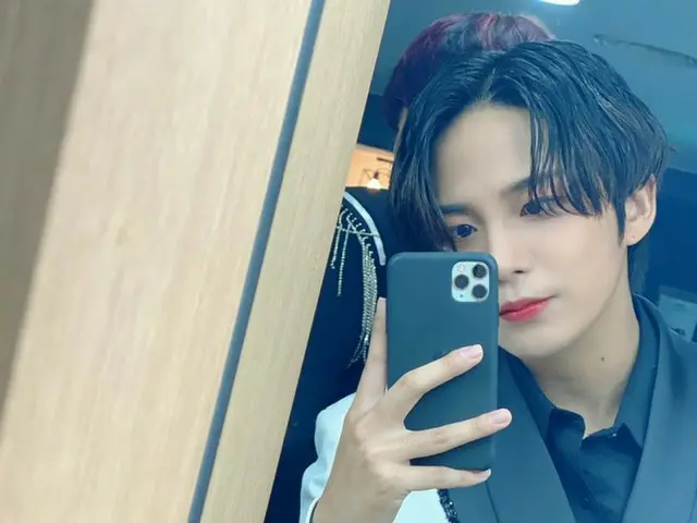 [T Official] ATEEZ, [#Jungho] For meeting at 8 o'clock later 😊 #ATEEZ #ATEEZ ..