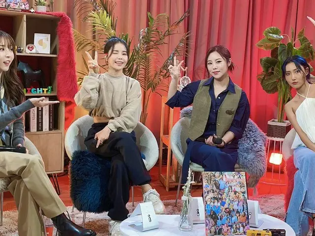 [Resmi] MAMAMOO, [#MAMAMOO] Moomoo kami, Naver jam 9 nanti Sekarang diadakan di 