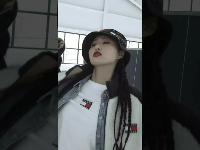 t公式】MAMAMOO、[ #ファサ] Kami mengatakan Hwa-sa X TOMMY JEANS 21FW #MAMAMOO #HwaSa #T
