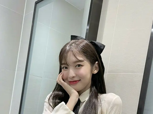 [Resmi] OHMYGIRL, [#OhTimes] 210924 MUSIC BANK📸 ❤️ Merah dan hitam🖤 Jantung ke