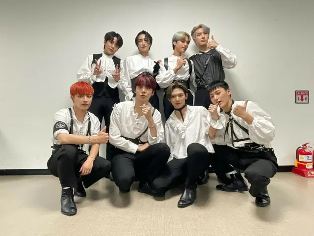 [T Official] ATEEZ, [📷] TODAY ATEEZ ⠀ Hey ATEEZ likes ATINY This much This muchThis much 💕 x1117 A