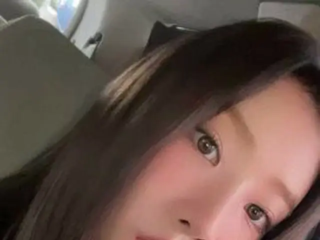 [TOfficial] LOONA (Loona), [#KimLip / #KimLip] Rambut hitam keluar dari rambut K