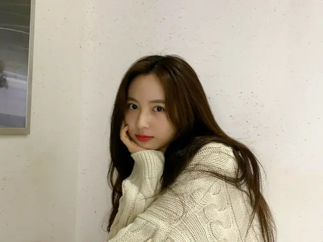 [T Official] Cherry Bullet, [#JIWON] Jiwon wearing a knit. #CherryBullet#CherryBullet