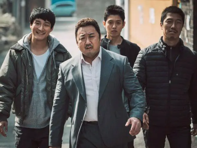 god Yoon Kye Sang starring film ”crime city”, remains to be ranked the unchanged1st place despite th