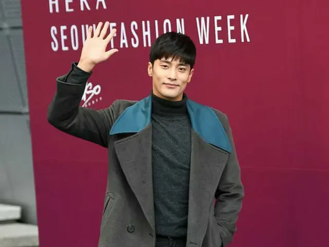 Actor SungHoon, attended the CARUSO fashion show. On the morning of the 17th,Dongdaemun DDP ”2018 S/