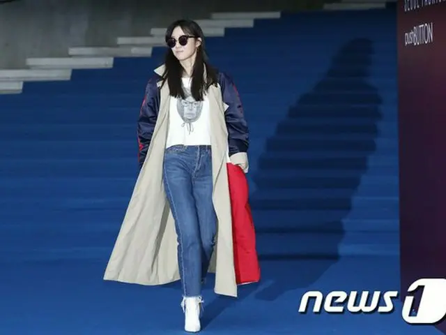 Actress Um Jee Won & Kong Hyo Jin attended the pushBUTTON fashion show. On theafternoon of 18th, Don
