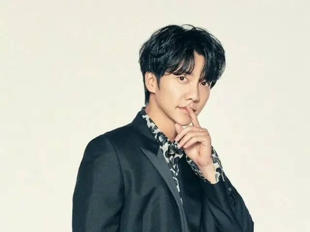 Aktor Lee Seung Gi sedang mempertimbangkan untuk membintangi serial TV "Super No