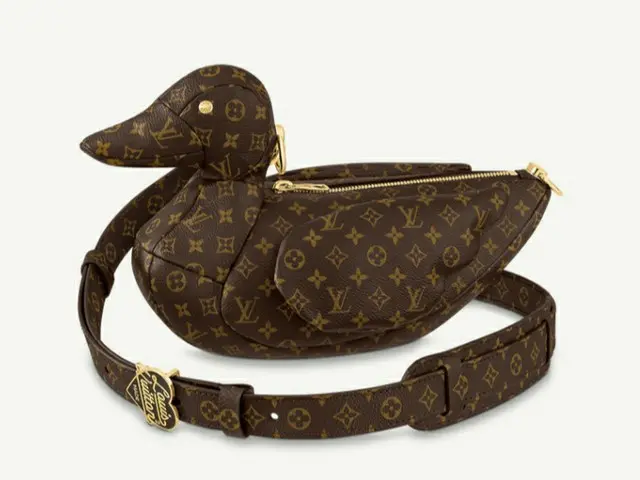 J-HOPE, tas bebek LOUIS VUITTON saya saat matahari terbit terakhir kali menjadi 