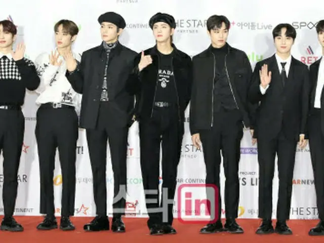 THE BOYZ tampil di karpet merah "Asian Artist Awards 2021". ..