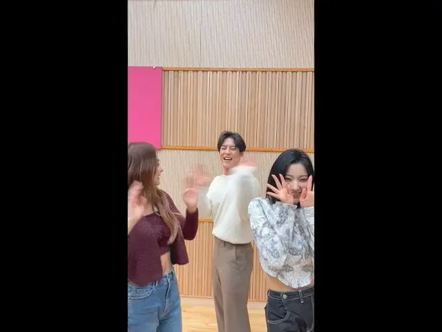 [Resmi] fromis_9, [#DMchallenge] dengan senior #LeeMinhyuk di 'Kiss the Radio' �