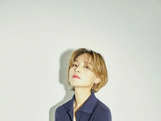 Kontrak eksklusif dengan BlockBerry CreaTIVE dari Seonye (Wonder Girls) dan "LOO