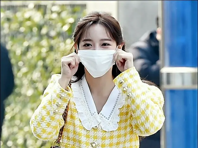 Sejeong pergi ke SBS untuk tampil di stasiun radio "Choi Hwa-jeong's Power Time"