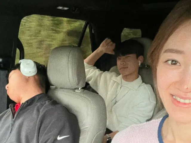 Singer Lim Chang Jo's wife, Hayan, took pictures of her sons in the car whiledriving became controve