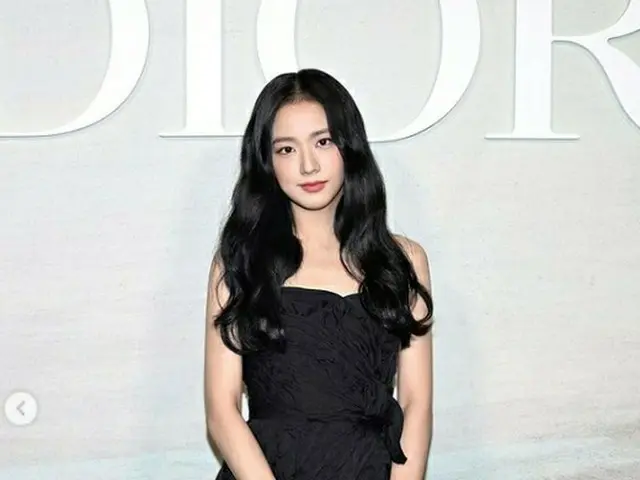 JISOO attended ”Paris Fashion Week” DIOR Spring Summer 2023 collection. . .