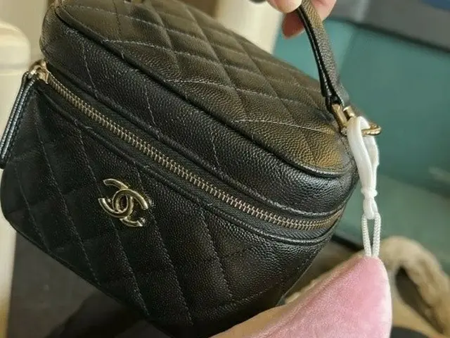JENNIE, boneka yang menempel di tas Chanel saat keluar negeri, menjadi perbincan