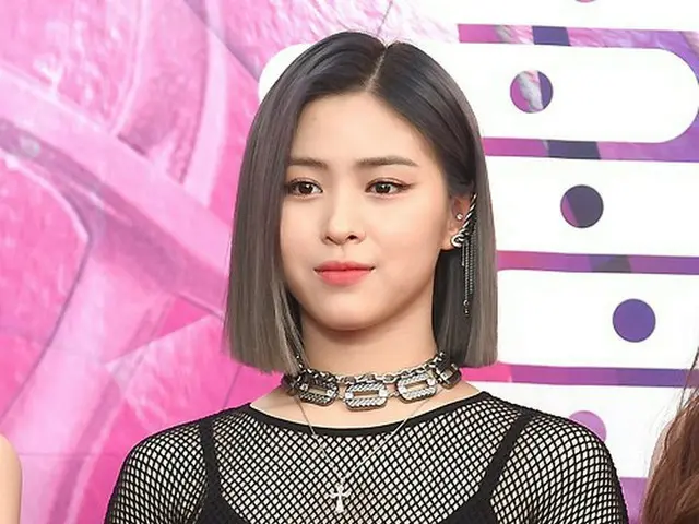 Ryujin & Yeji "ITZY", menyebut Joy (RedVelvet) di VLIVE adalah kontroversial. . 