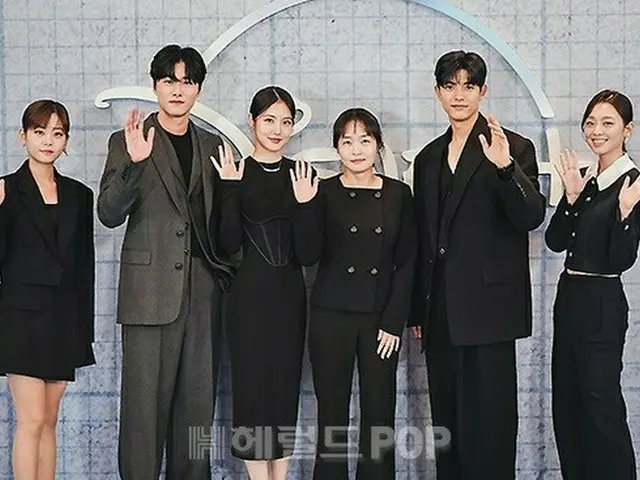 Yeo Jin Goo, Jo Yi Hyun, Kim Hye Yoon, Na In Woo, Bae In Hyuk menghadiri media p