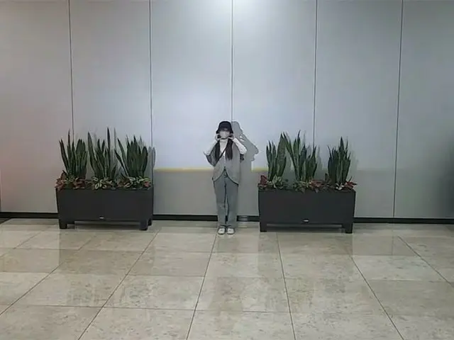 Nanako Yabuki tiba di Bandara Gimpo. .
