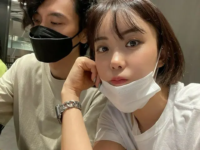 Lee So Ra, yang tampil dalam acara ragam ENA "Dollar Single 3", merilis sebuah v