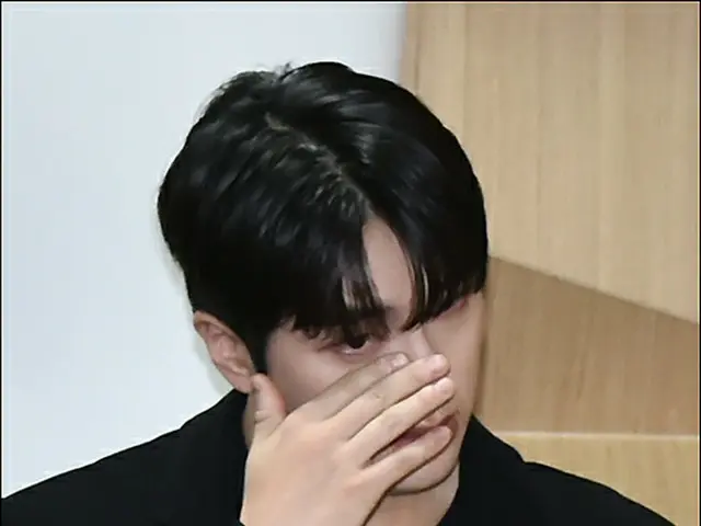 Sebin, Jaehan, Hyuk, dan Taedong "OMEGA X" menangis saat konferensi pers. .