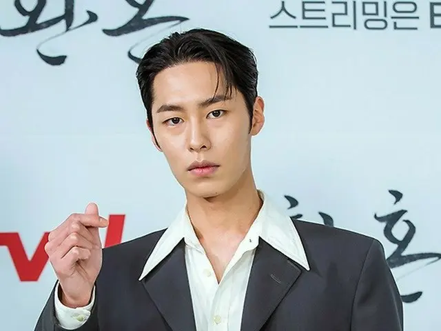 Lee Jae Wook mengadakan fanmeeting pertamanya sejak debutnya. . ● "2023 Lee Jae 