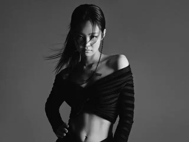 JENNIE, posting gambar. Elle. .