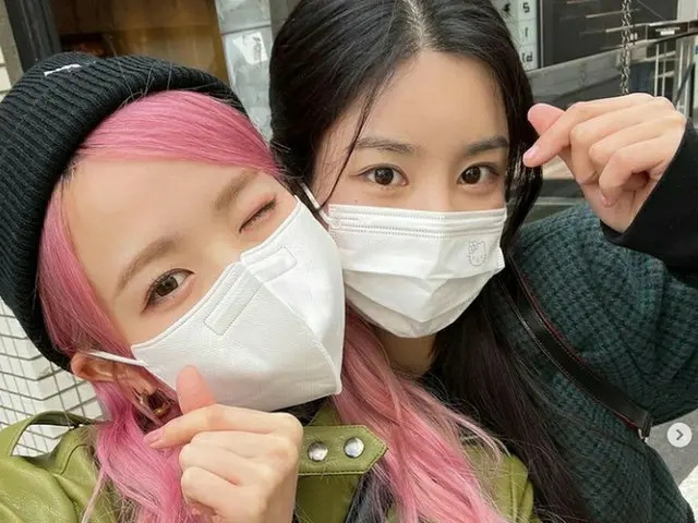 Mantan IZONE Honda Hitomi (AKB48) merilis foto bersama KWON EUN BI. "Unbionni ya