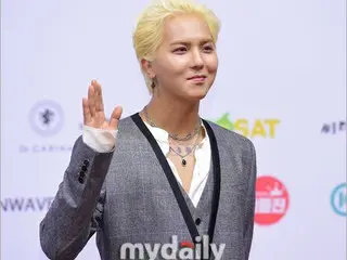 MINO (WINNER), hari ini (21/11) ayah kandungnya meninggal dunia karena sakit. .