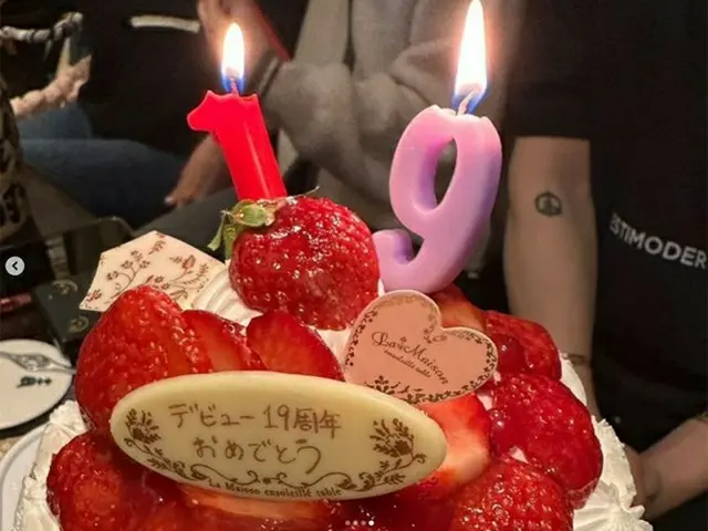 JAEJUNG and KARA members celebrated their 19th debut anniversary. . .