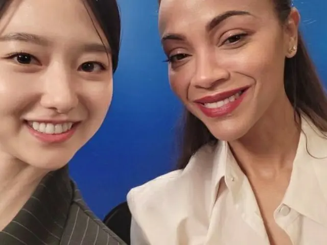 Dua foto mantan penyiar Lee Hye-sun dan aktris Zoe Saldana yang membintangi film