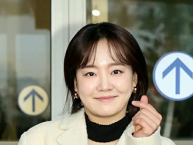 Singer Younha departed to Thailand to attend ”37th Golden Disc Awards”. . .