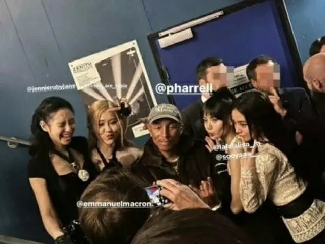 BLACKPINK dan musisi Amerika Pharrell berfoto bersama Presiden Prancis Emmanuel 