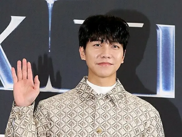 Lee Seung Gi menghadiri presentasi produksi acara variety baru JTBC "PEAK Time".