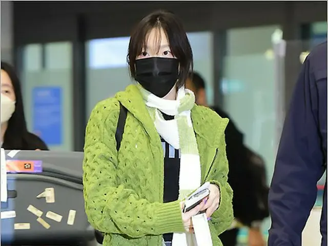 Taeyeon (SNSD), kembali dari Bandara Internasional Paris@Incheon. .