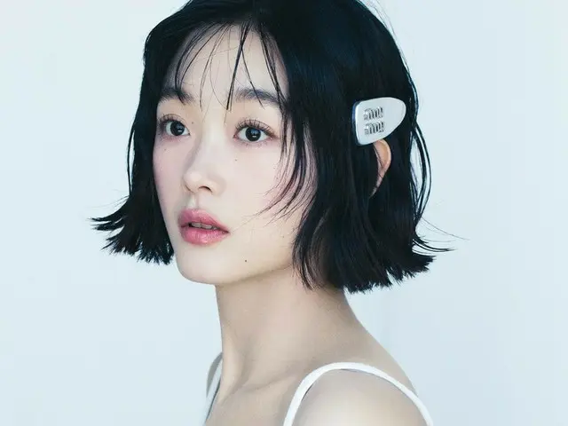 Aktris Lee Yumi muncul di majalah mode Jepang "SPUR". .