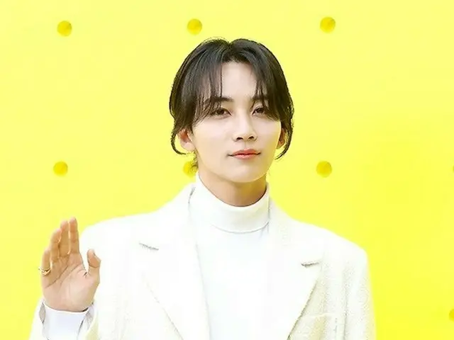 SEVENTEEN Jeonghan menghadiri acara toko pop-up merek parfum Italia. .