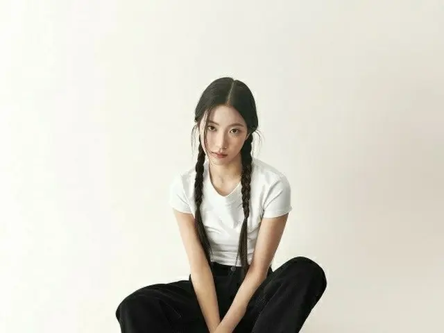 Kazuha (LE SSERAFIM), memposting gambar. Calvin Klein. .
