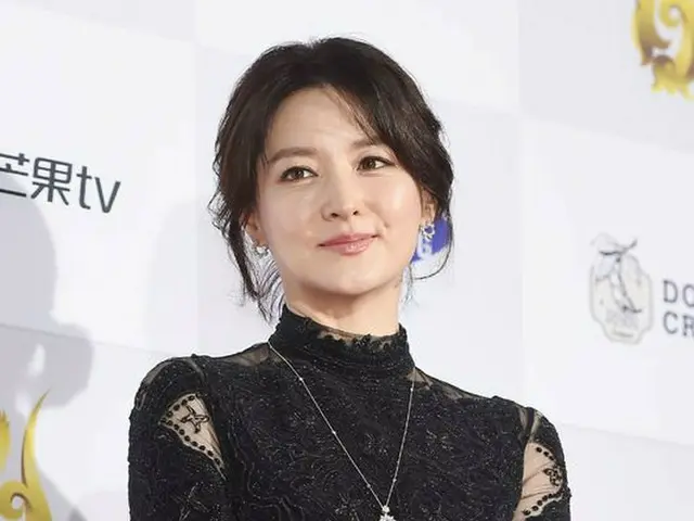 Actress Lee Youg Ae, appearing on Mnet ”2017 MAMA”. Details are currently beingadjusted.