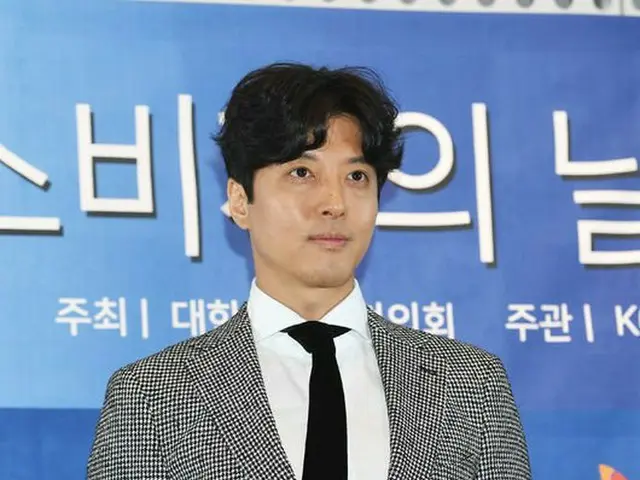 Actor Lee Dong Gun attended '2nd Consumer's Day Award Ceremony'.