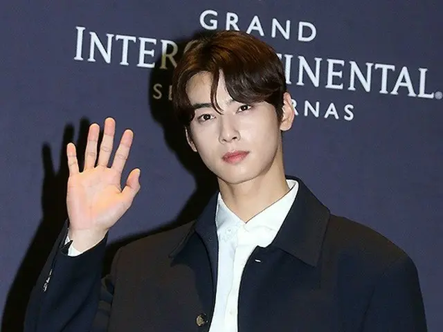 Menghadiri pernikahan Cha Eun Woo, Lee Seung Gi, dan Lee Dae In. .