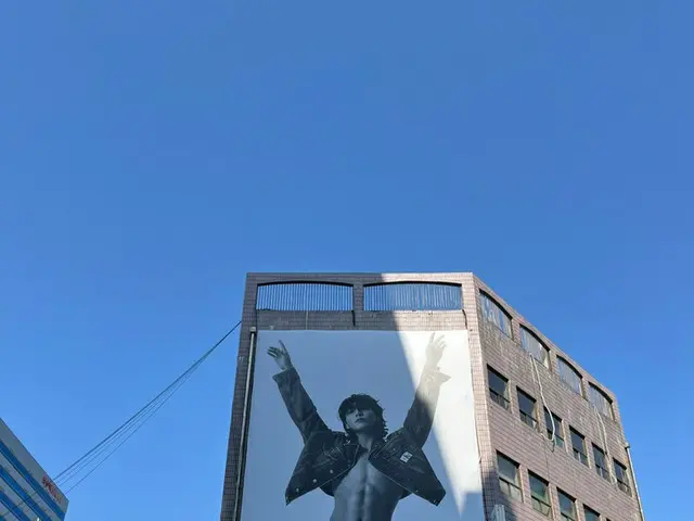JUNG KOOK, iklan besar di depan Stasiun Seongsu Jalur 2 Subway Seoul. .